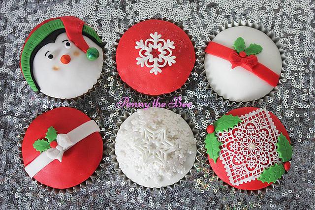 Xmas Cupcakes - Decorated Cake by Penny the Bee - CakesDecor