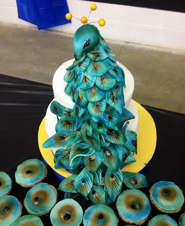 Peacock cake and cupcakes - Cake by Sugar Inspired - CakesDecor