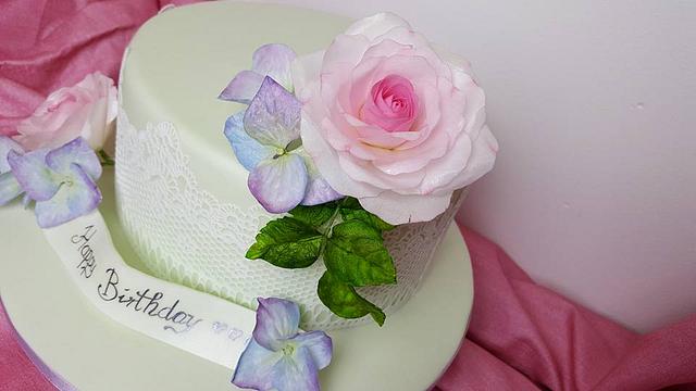 The birthday cake for best friend - Cake by Gabriela - CakesDecor