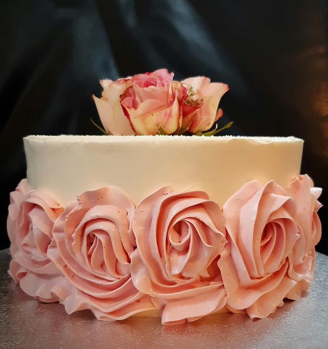 Rosette cake - Decorated Cake by Danijela - CakesDecor