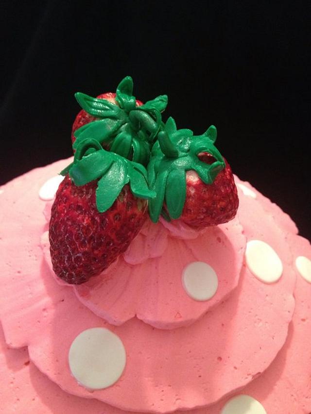 Strawberry smash cake Cake by Trickycakes CakesDecor