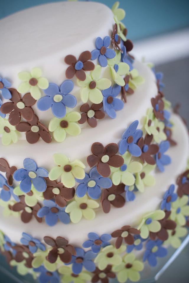 Small Blossoms Decorated Cake By Elyse Rosati Cakesdecor 