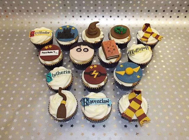 Harry Potter Cupcakes - Decorated Cake by Swirlytop - CakesDecor