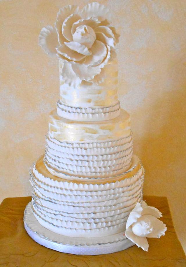 white&gold Peony cake by Paola Manera Penny Sue CakesDecor
