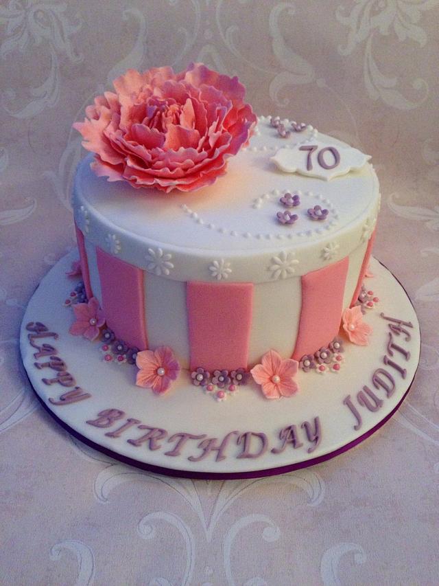 Peony hat box cake - Cake by Roberta - CakesDecor