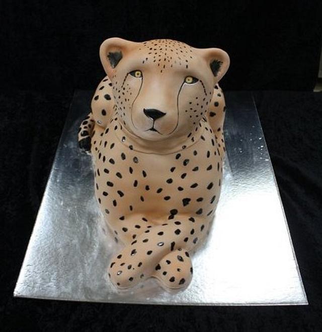 Cheetah cake - Decorated Cake by The House of Cakes Dubai - CakesDecor