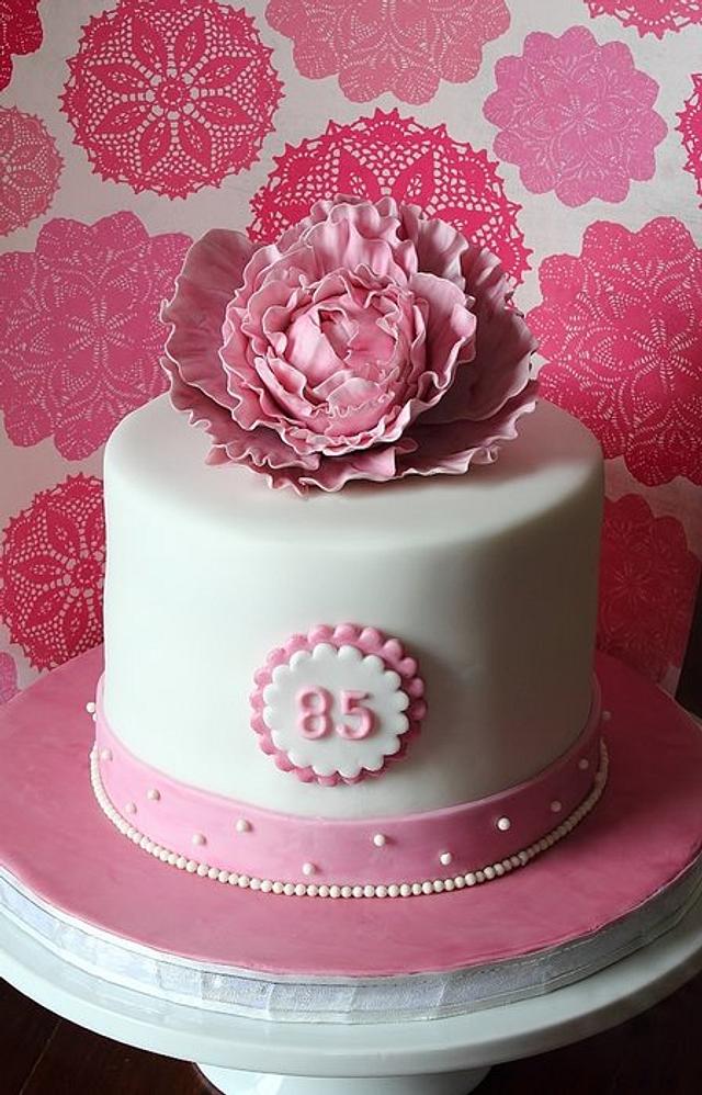 Peony cake - Decorated Cake by Fairycakesbakes - CakesDecor