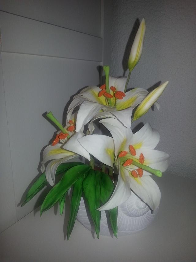 White Lily - Decorated Cake by Weys Cakes - CakesDecor