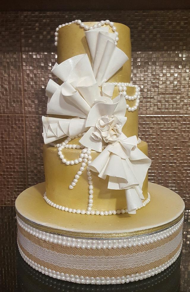 Fashion inspired cake - Decorated Cake by Santis - CakesDecor