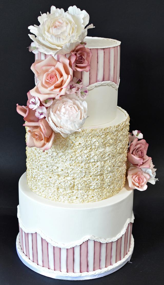 Vintage wedding cake - Decorated Cake by Delice - CakesDecor