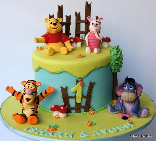 Pooh and friends - Decorated Cake by Jo Finlayson (Jo - CakesDecor