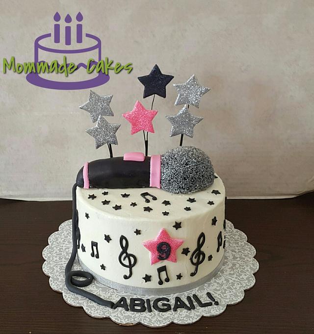 Super Star Cake - Decorated Cake by Mommade Cakes - CakesDecor