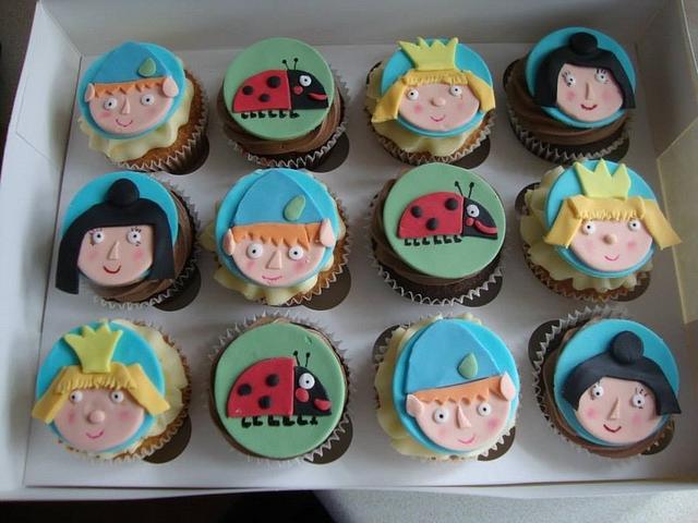 Ben and holly cupcakes - Decorated Cake by Ruth - CakesDecor