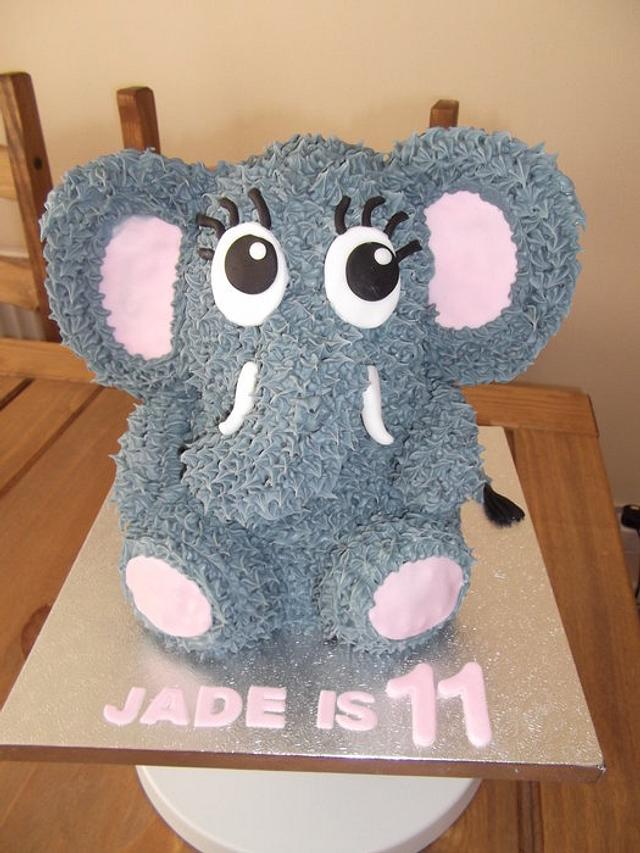 3D Elephant cake - Decorated Cake by Claire - CakesDecor