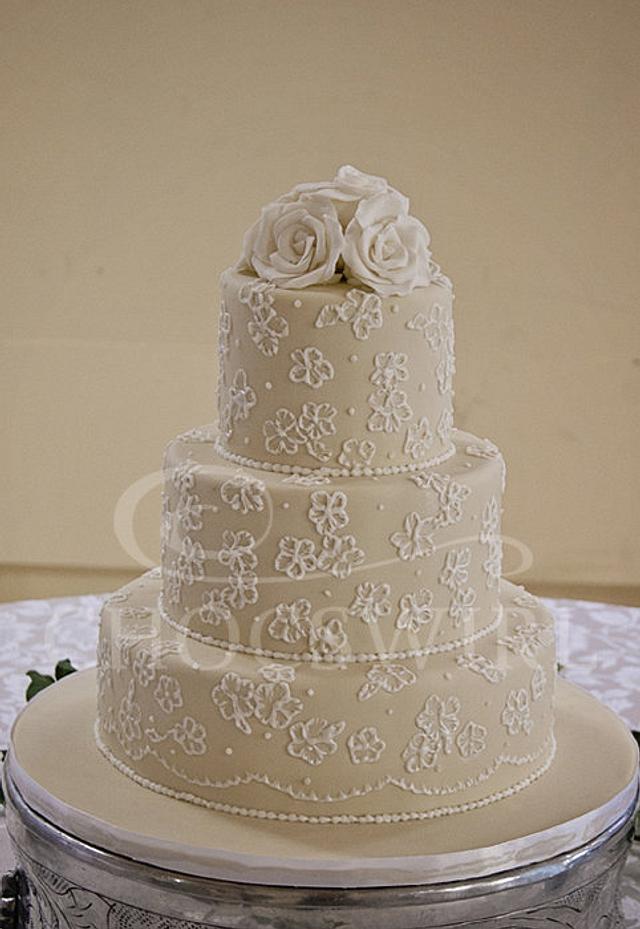 Brush Embroidery Wedding Cake Decorated Cake By Robyn Cakesdecor 8043