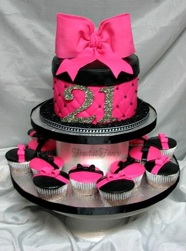 Черно розовый торт. Тортик черный розовый. Торт черно розовый. Торт черный с розовым. Ярко розовый торт.