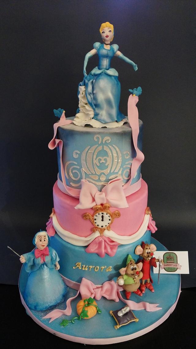 Cinderella Decorated Cake By Bakerylab Cakesdecor