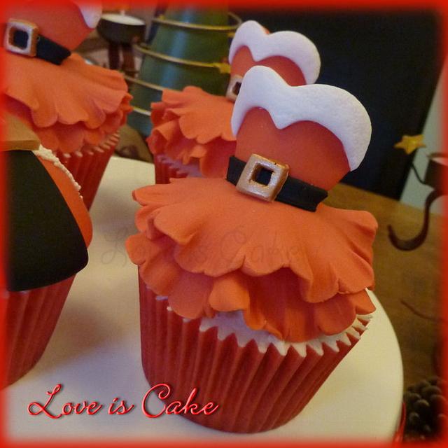 Mr and Mrs Claus Cupcakes - Cake by Helen Geraghty - CakesDecor