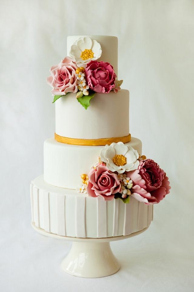 Pink and gold Wedding Cake - Decorated Cake by Be Sweet - CakesDecor