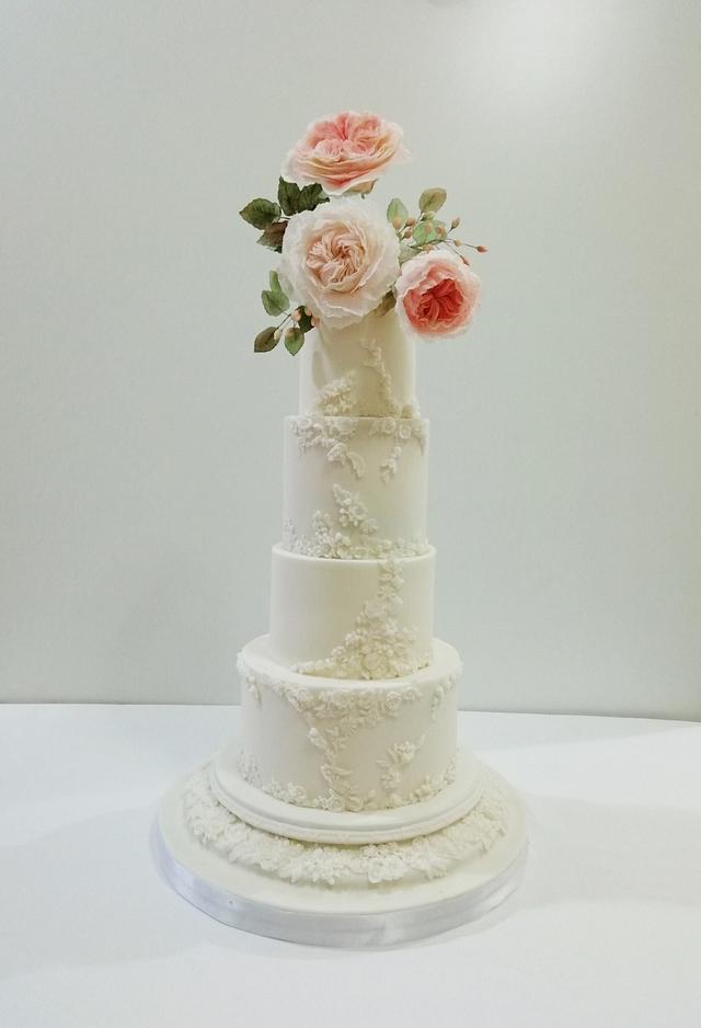 Romance and roses wedding cake