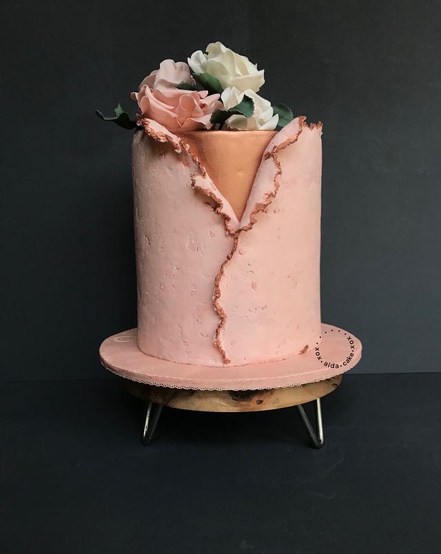 Rose Gold Beauty - Decorated Cake by xox.aida.cake.xox - CakesDecor