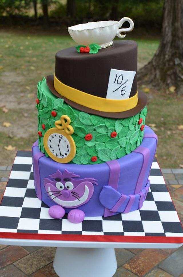 Alice in Wonderland Cake - Decorated Cake by Elisabeth - CakesDecor