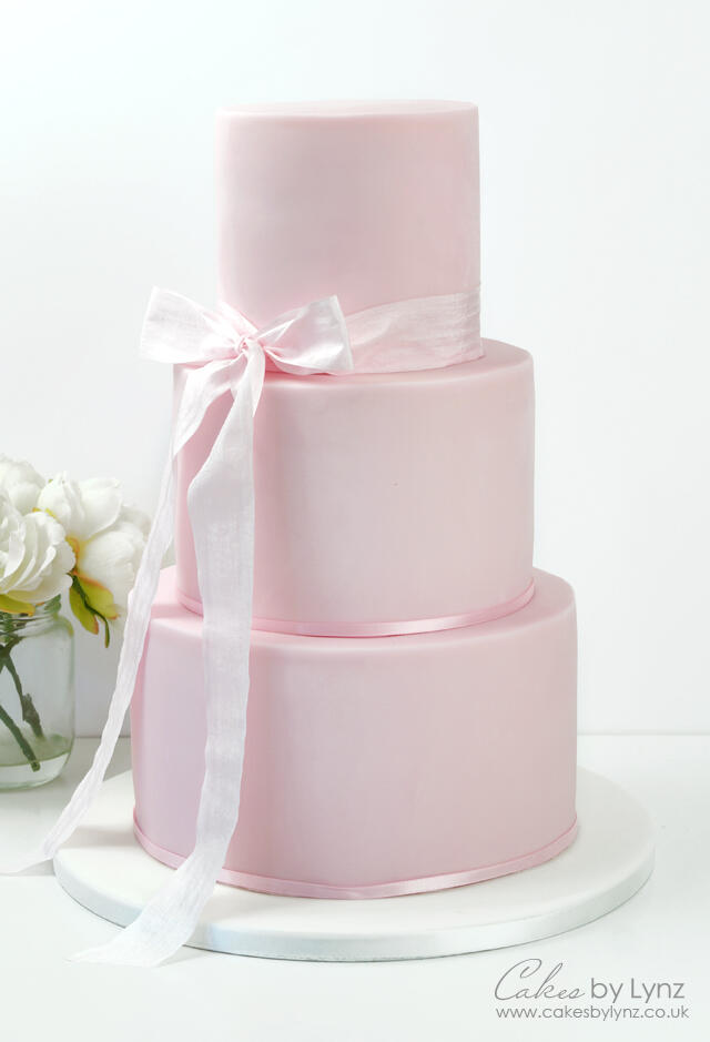 How to Dowel and Stack a Tiered Cake Tutorial 
