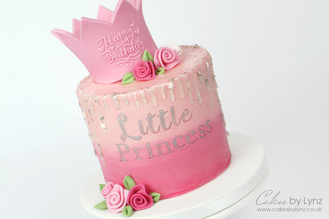 Letter cake with crown