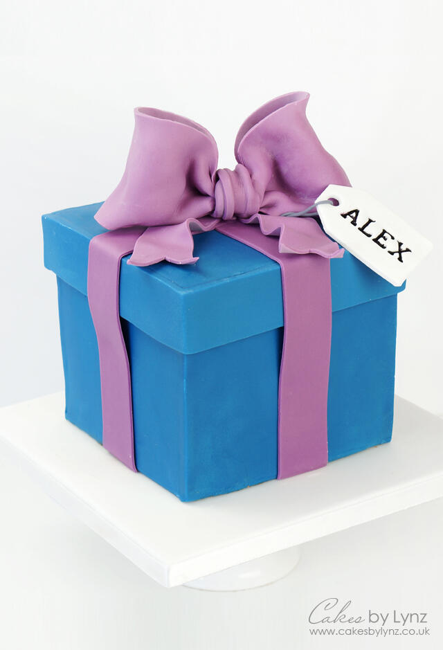 Why have just one designer gift box cake, when you can have 2
