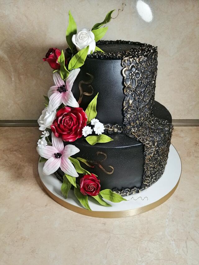 Black cake for women - Cake by Marianna Jozefikova - CakesDecor