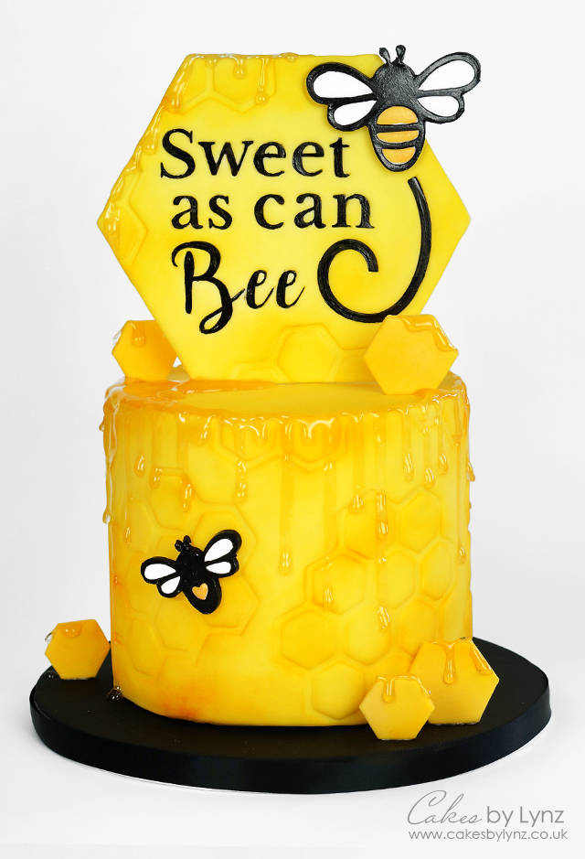 The Bees Knees Star Fill-In Cake - Wilton