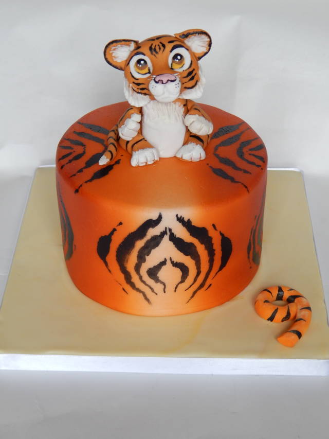 Little Tiger cake - Cake by Elizabeth Miles Cake Design - CakesDecor