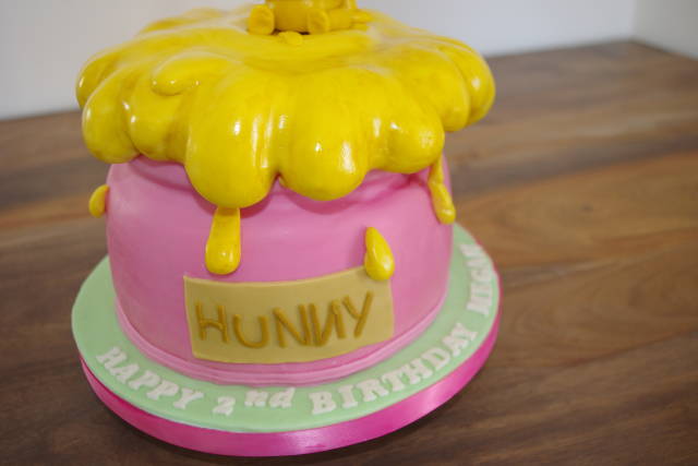 Honey Pot Cake Decorated Cake By Donnasdelicious Cakesdecor 