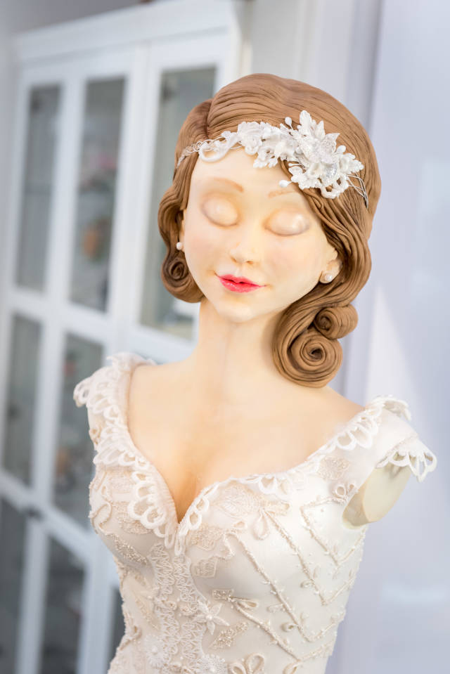 Record winning edible wedding gown CakesDecor