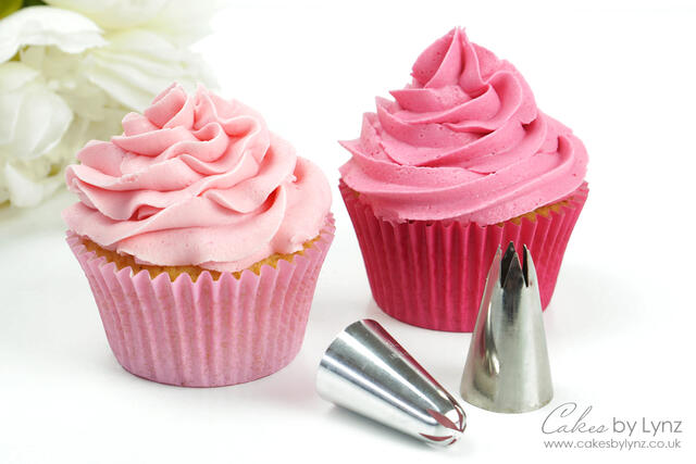 Comparing the 1M vs 2D - Cupcake Piping Tip Techniques - CakesDecor