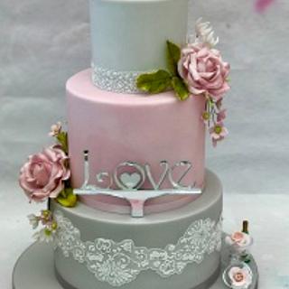 Lorraine Yarnold - CakesDecor