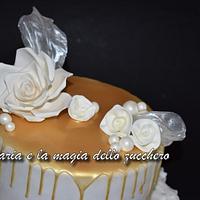 White and gold glam cake