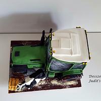 Tractor cake with cow