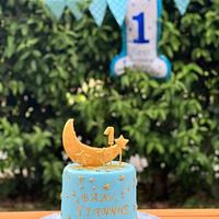 COLDEN MOON AND STARS CAKE FOR HIS FIRST BIRTHDAY