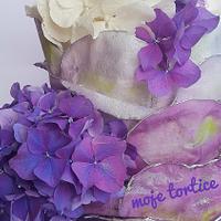 Purple hydrangea cake