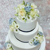 White & blue wedding cake