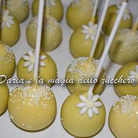 yellow daisy cakepops 