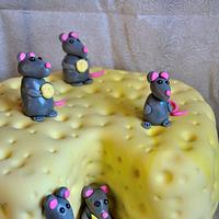 CHEESE AND MICE CAKE