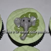 baby safari cupcakes