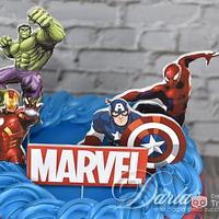 Marvel Heroes drip cake