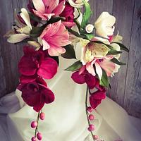 Sugar flowers on the wedding cake