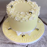 Pretty ‘bee’ cake 