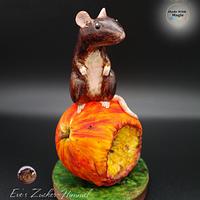 Little rat on the apple