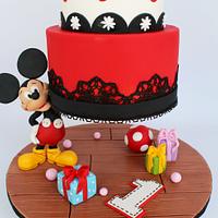 Minnie mouse Gravity Cake