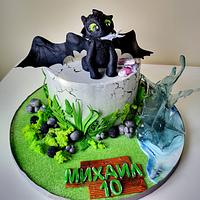 How to train your dragon cake with figurine